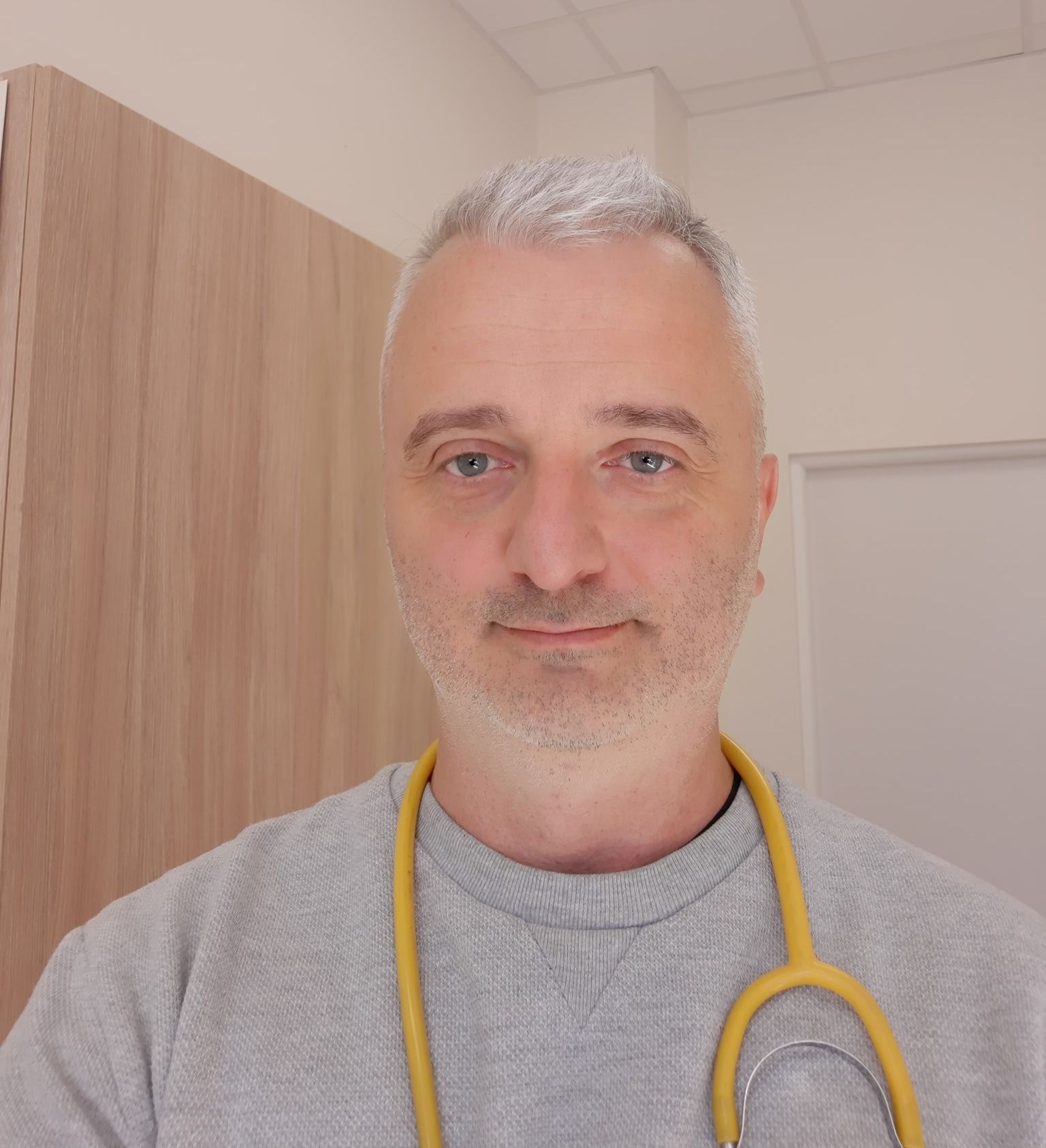 Dr. Tomasz Grzelewski